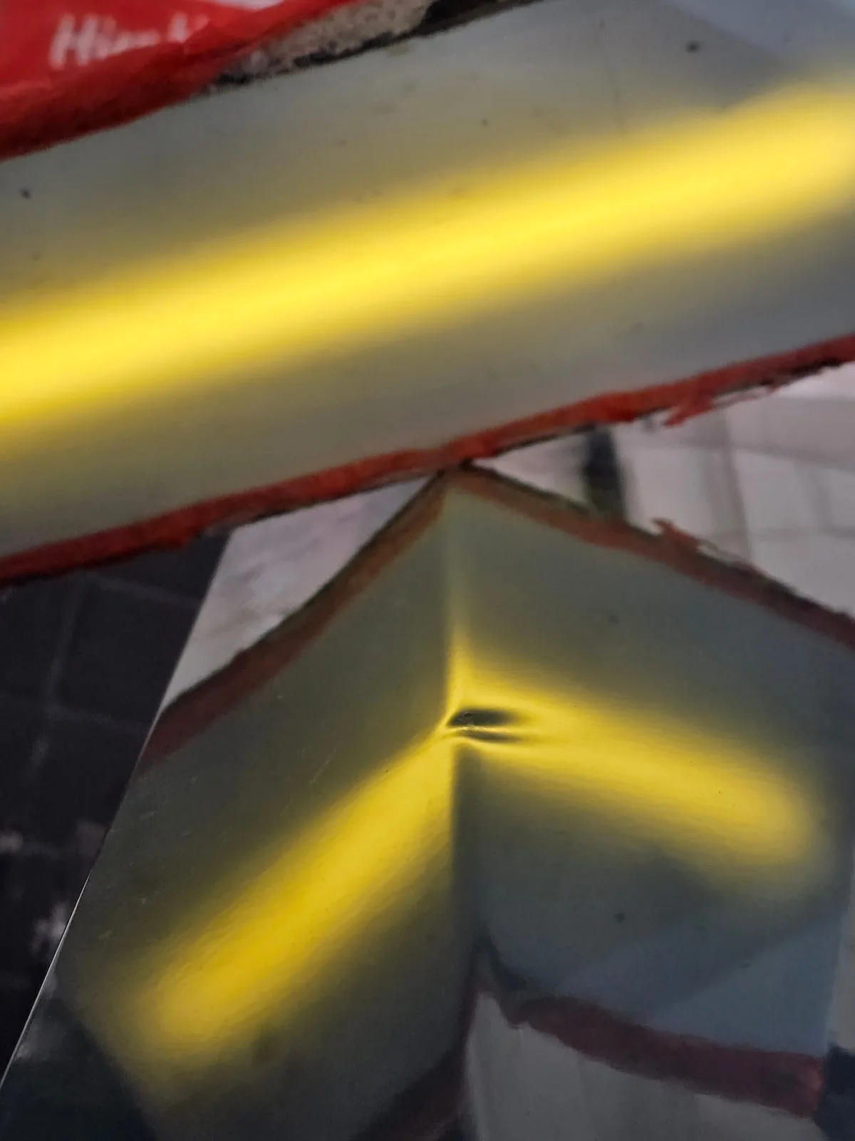 Delle an der Tür — vorher/nachher PDR-Reparatur