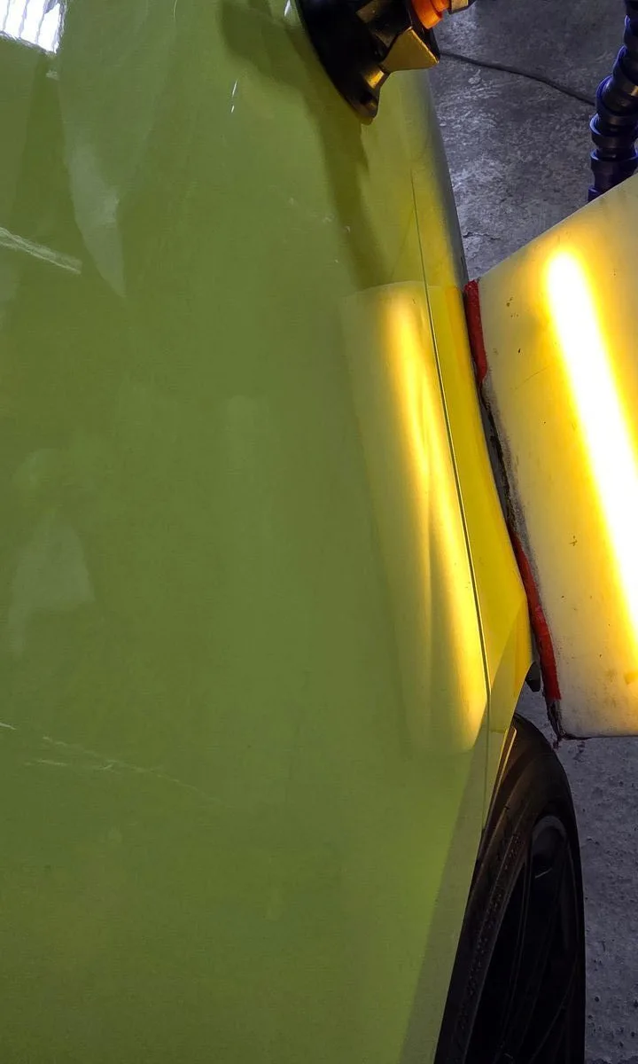 Delle am Seitenteil — vorher/nachher PDR-Reparatur